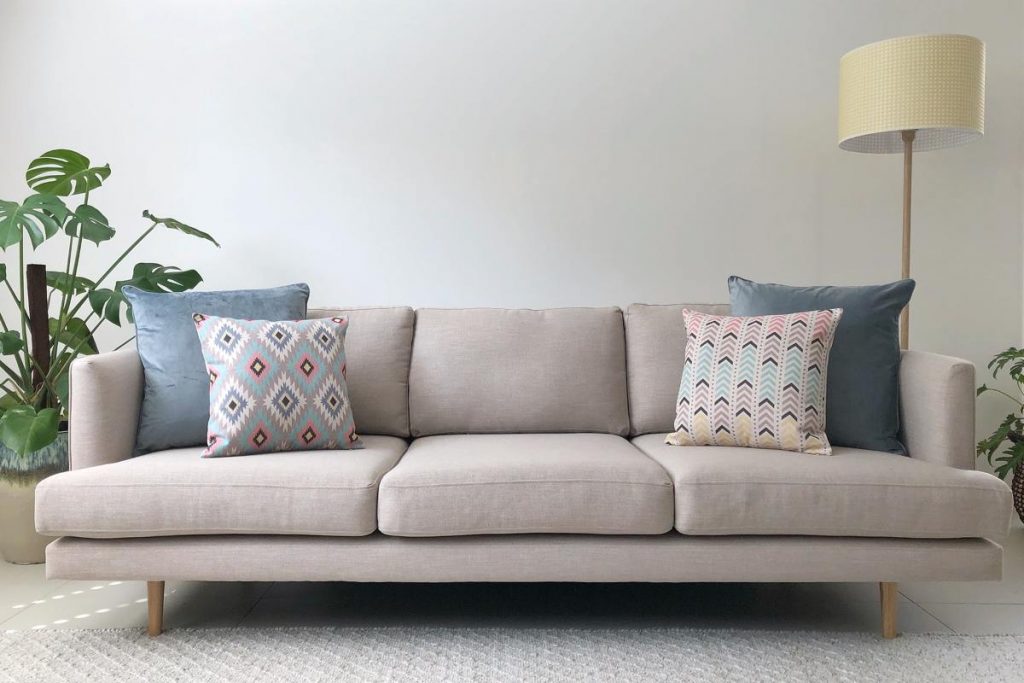 Grey sofa shop pink cushions