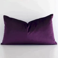 Gorgeous rectangle cushion cover that has a velvet hue. It has a graceful solid colour design.